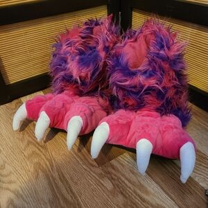 NWOT Lazy One Monster Paw/Claw Feet Fur Slipper